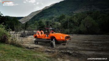 capacity: 6 people amphibious boat Adopting a wheeled chassis travel on all terrains